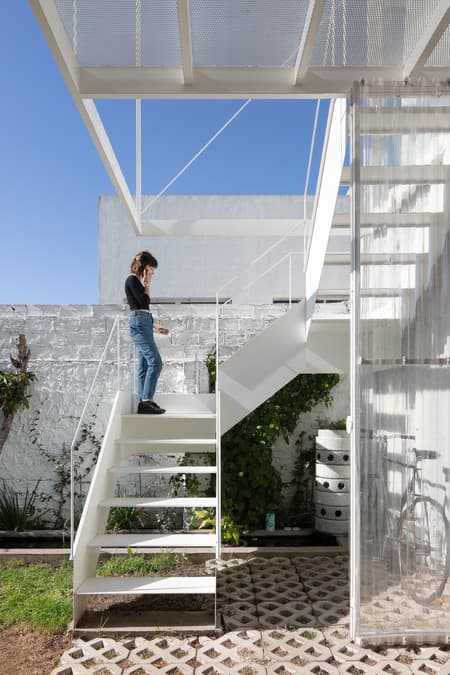 Proyecto Mutan workshop and showroom